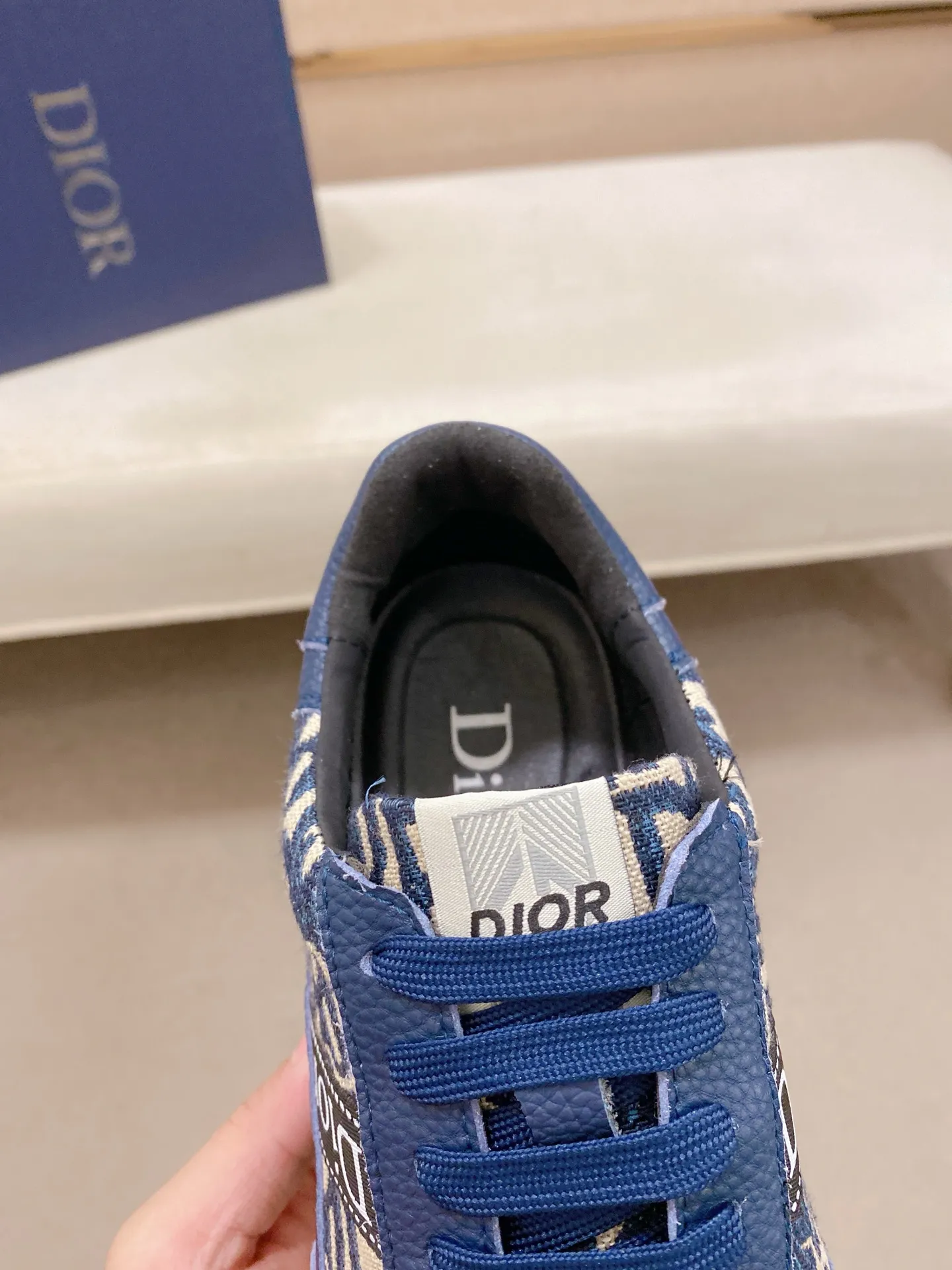 Men's shoes💰 462💰🇮🇹🇮🇹Dior d The new model is on sale at the same time at the counter. The upper 🇮🇹 is imported Italian first-layer cowhide, and the lining is fully imported sheepskin 💪💪. It is a complete 1⃣️ to 1⃣️ replica 🇮🇹💪💪, ⚠ Sole: The original sole is specially provided by the original factory. The exclusive movable molded sole is super comfortable. ⚠Original factory single goods, 🔍🔍high quality, you can enter and leave the counter at will, welcome to compare⚠. Code number:38-44